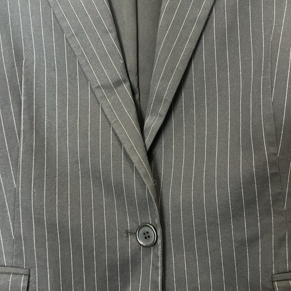 Theory Pinstriped Blazer Size Large - Picture 3 of 12